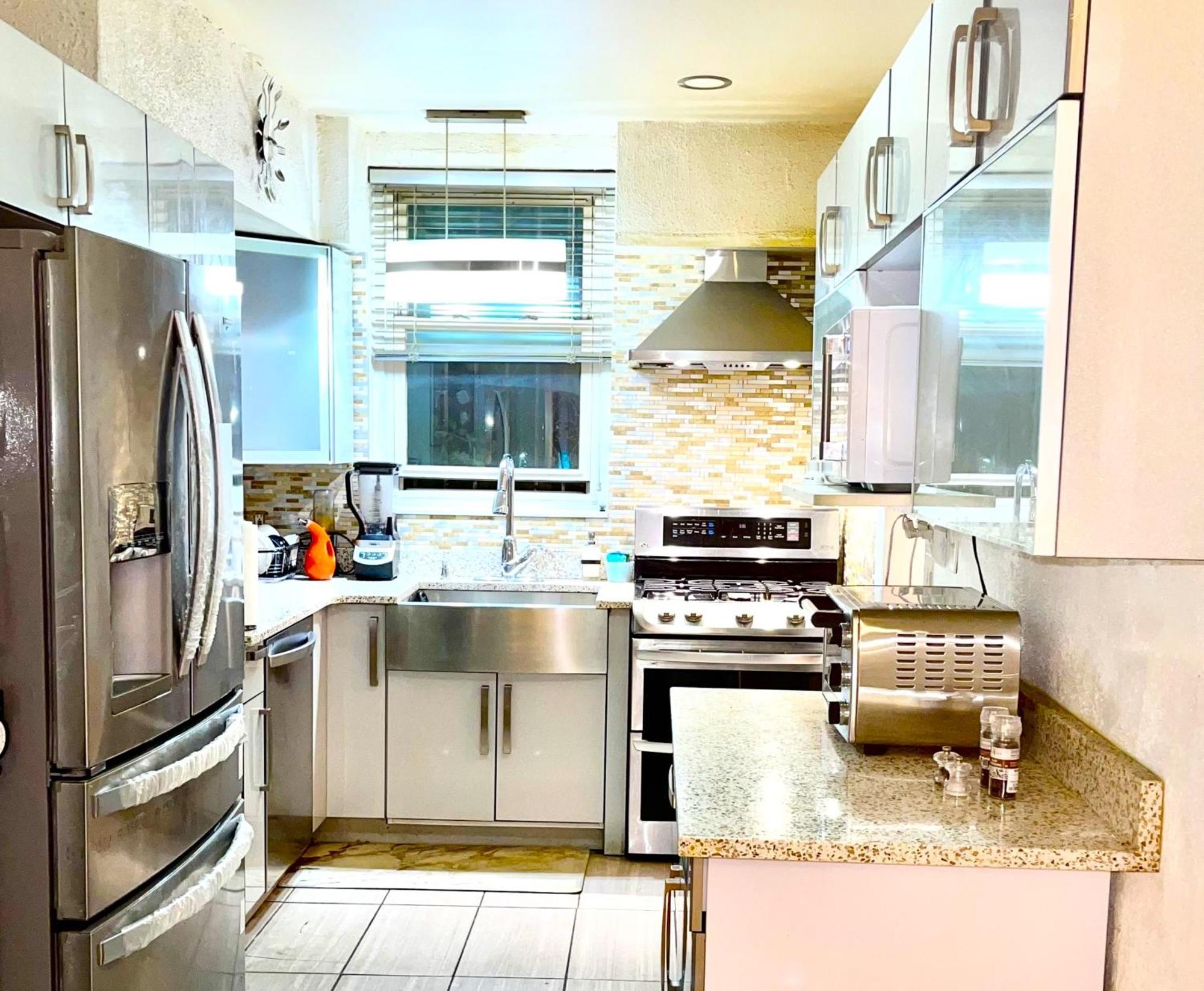 Lga Airport 3 Mins, 3 Bedroom Duplex House, Parking And Private Backyard, 9Mins Subway! Nueva York Exterior foto